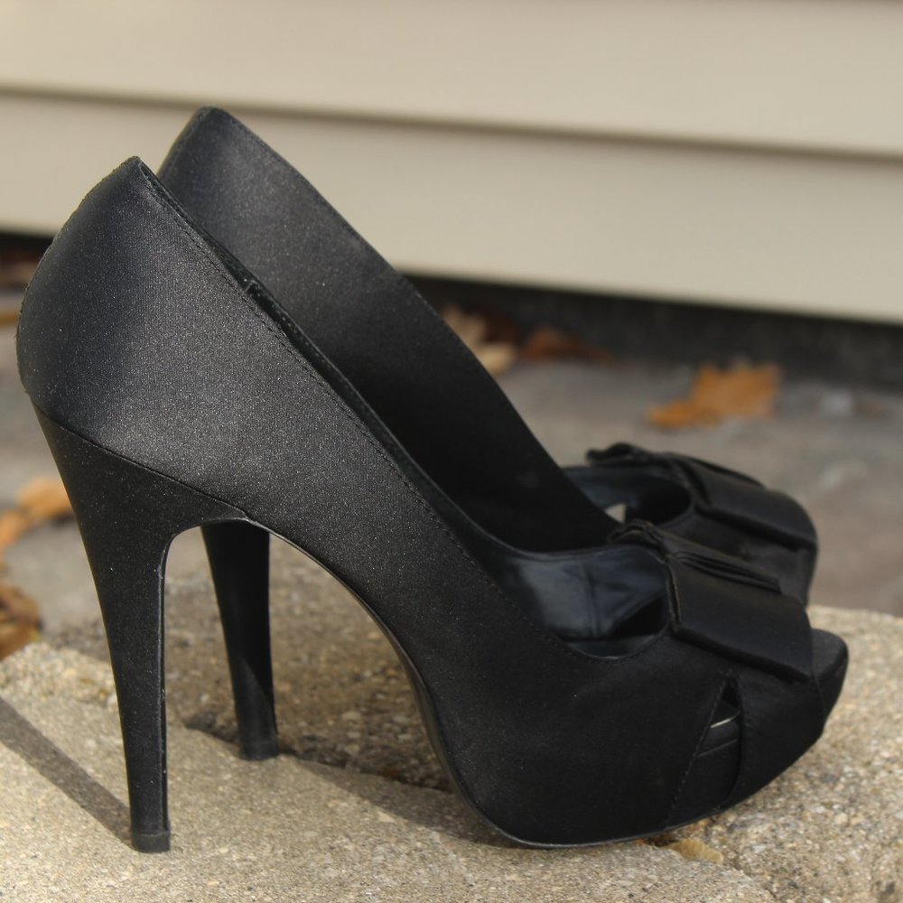 Bakers Black Fabric Pumps Size 9M